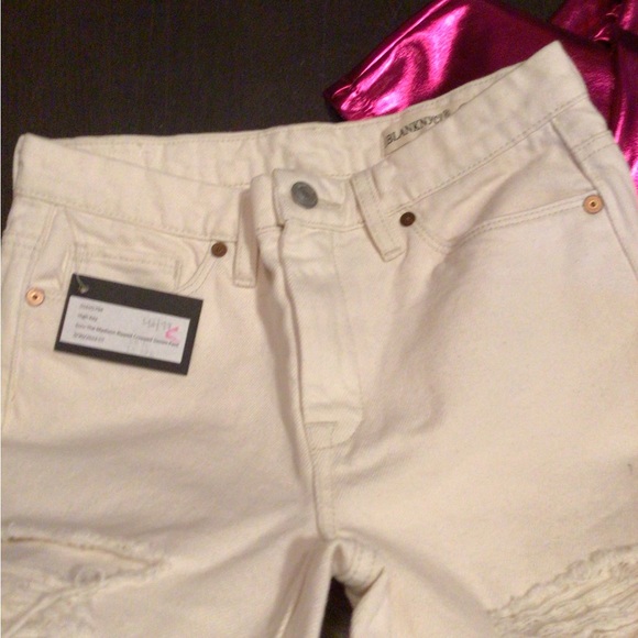 NEW! HP! π₯° Blank NYC Ecru Cropped jean - Picture 3 of 7